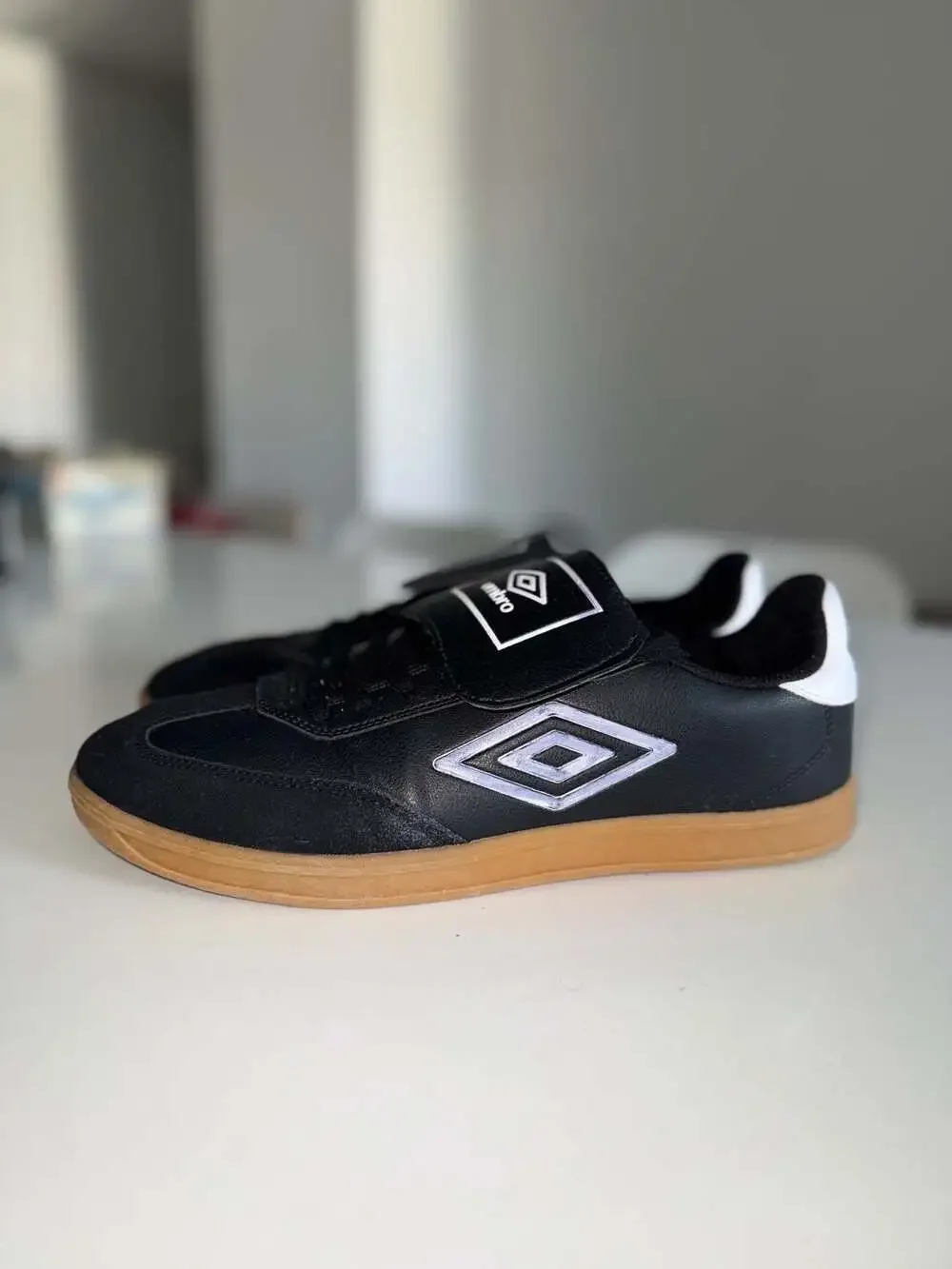 Umbro Sala II Indoor Soccer Futsal Shoes Black Gum Sole - Picture 2 of 13